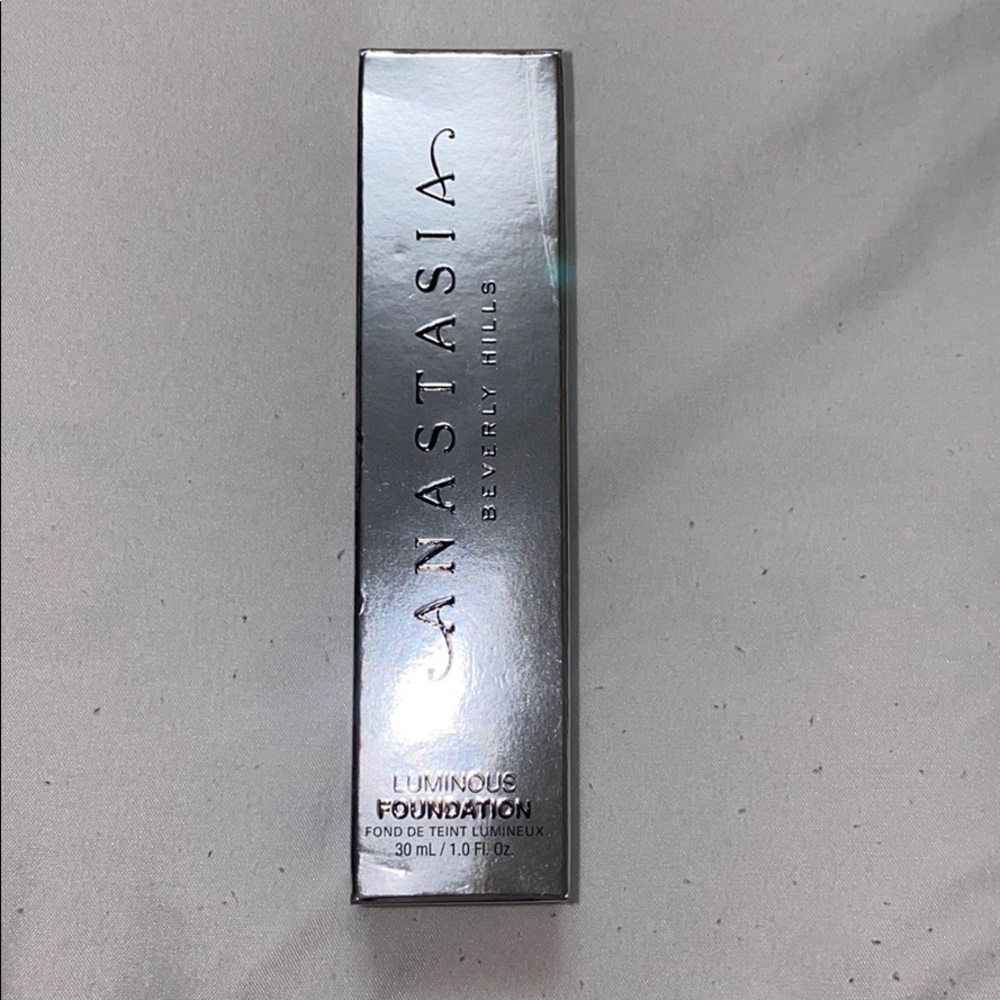 Anastasia Beverly Hills luminous foundation